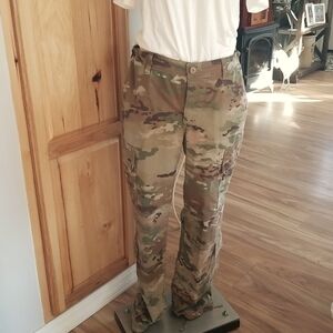 US Army issue Womens BDU Cargo Camo Pants. Waist 31 to 35. Vintage